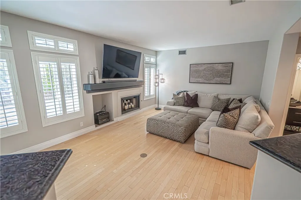 23678 White Oak, Newhall, California 91321 home-pic-30